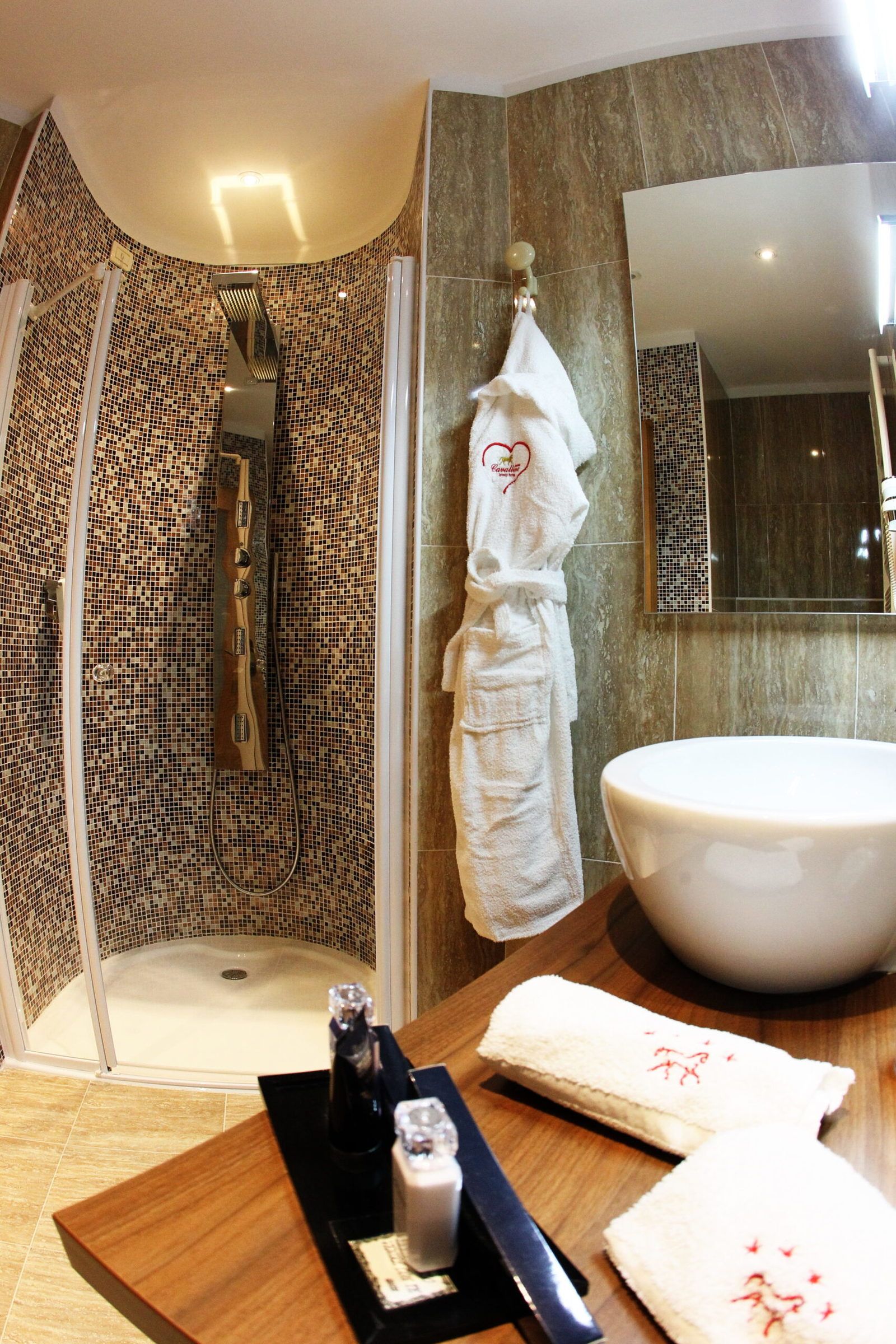 Grand Family Suite – das Badezimmer il bagno della grand family suite ad Andalo