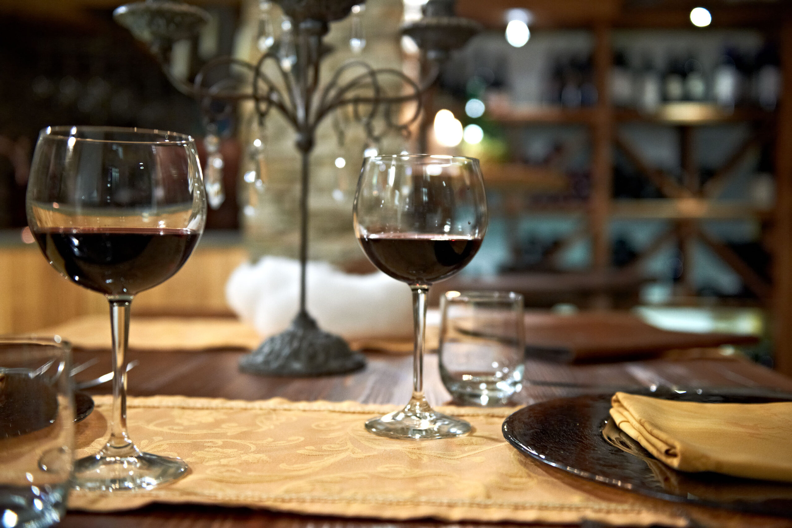 Candle-Light-Dinner im Weingut Svarowski Hotel romantico in montagna ad andalo