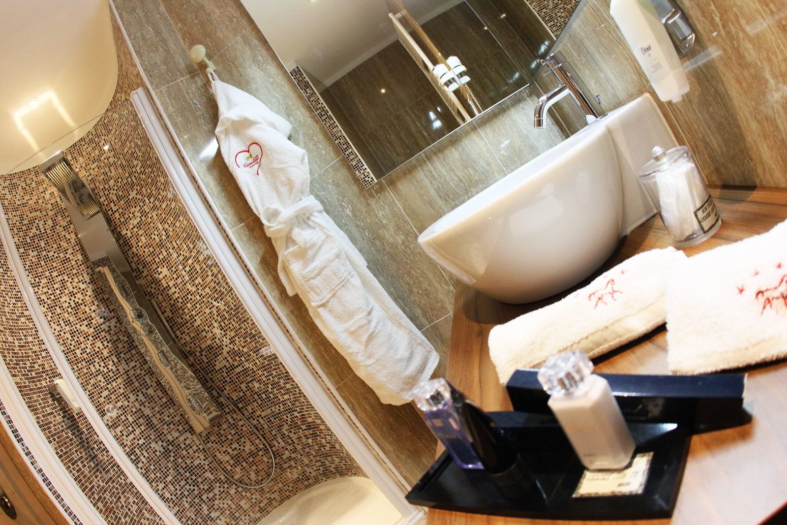 Das Badezimmer der Cavallino-Suite Suite Cavallino il bagno